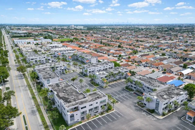 $2,200 | 2740 West 76th Street, Unit 203, Hialeah, FL 33016