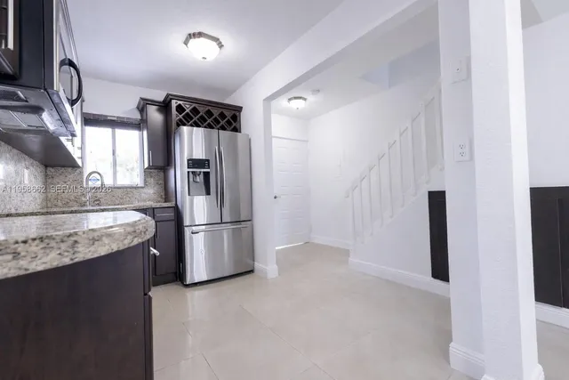 $2,200 | 2740 West 76th Street, Unit 203, Hialeah, FL 33016