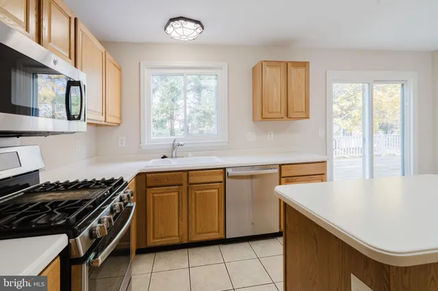 $724,900 | 33 Hummingbird Lane, Newark, DE 19711