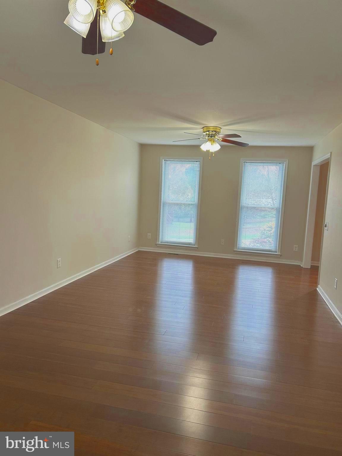 33 Hummingbird Lane Newark, DE 19711 - Photo 17 of 49 Living Room