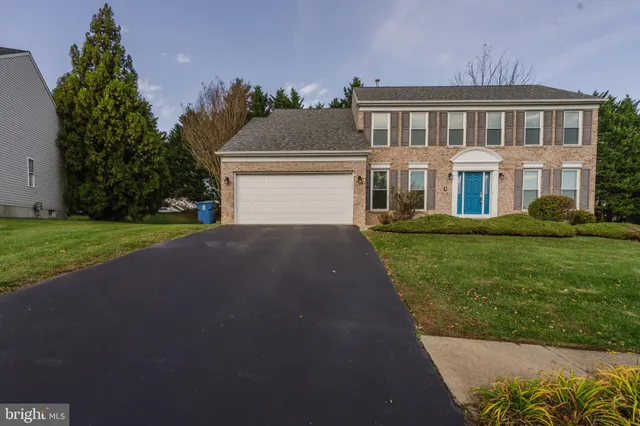 $724,900 | 33 Hummingbird Lane, Newark, DE 19711