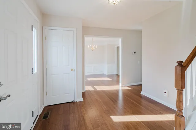 $724,900 | 33 Hummingbird Lane, Newark, DE 19711