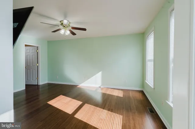 $724,900 | 33 Hummingbird Lane, Newark, DE 19711