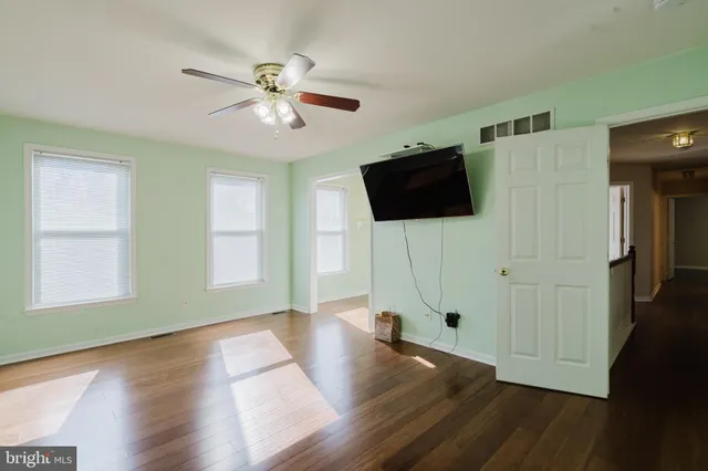 $724,900 | 33 Hummingbird Lane, Newark, DE 19711