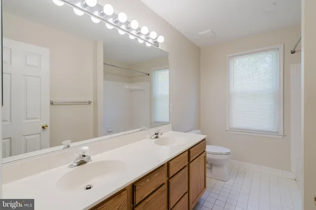 $724,900 | 33 Hummingbird Lane, Newark, DE 19711