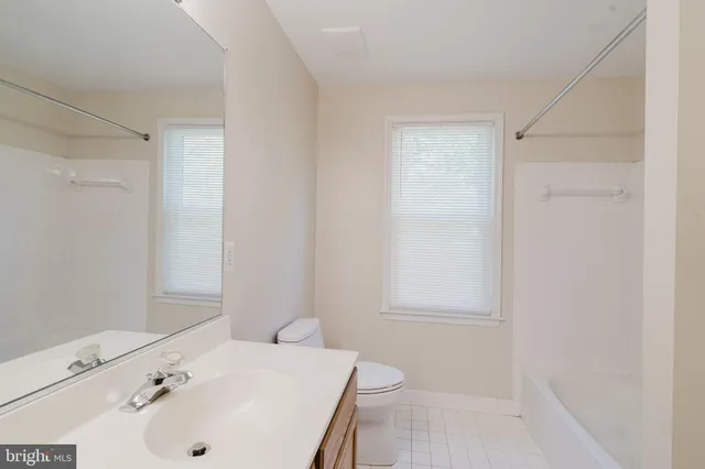 $724,900 | 33 Hummingbird Lane, Newark, DE 19711