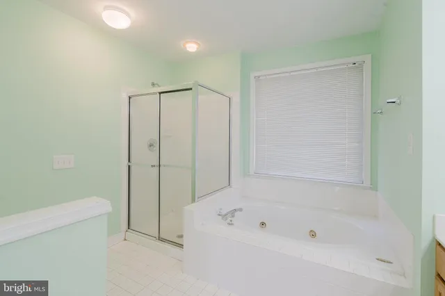 $724,900 | 33 Hummingbird Lane, Newark, DE 19711