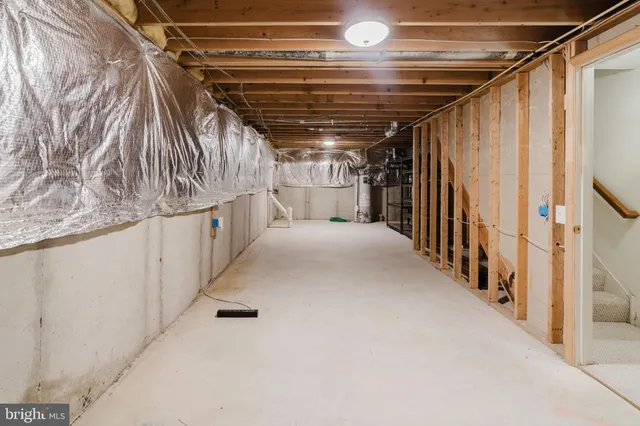 $724,900 | 33 Hummingbird Lane, Newark, DE 19711