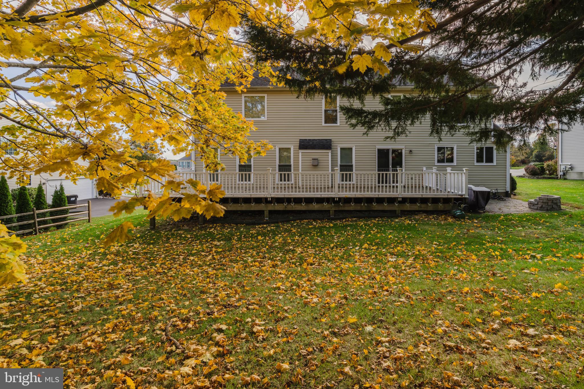 33 Hummingbird Lane Newark, DE 19711 - Photo 45 of 49 Big & beautiful back deck