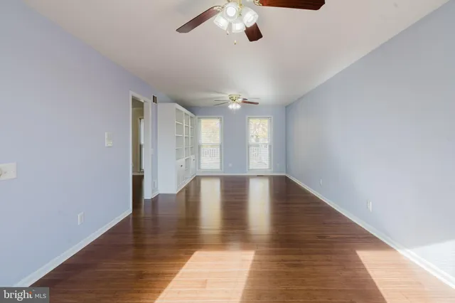 $724,900 | 33 Hummingbird Lane, Newark, DE 19711