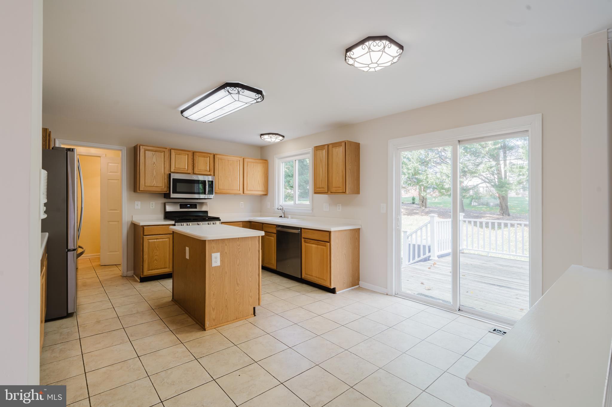 33 Hummingbird Lane Newark, DE 19711 - Photo 8 of 53 a kitchen with a stove a sink and a refrigerator