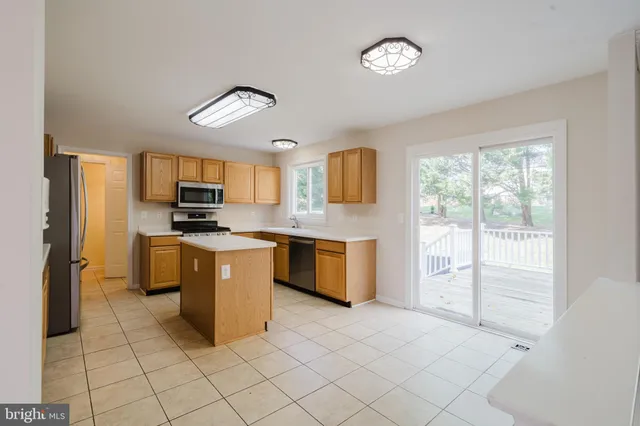 $724,900 | 33 Hummingbird Lane, Newark, DE 19711