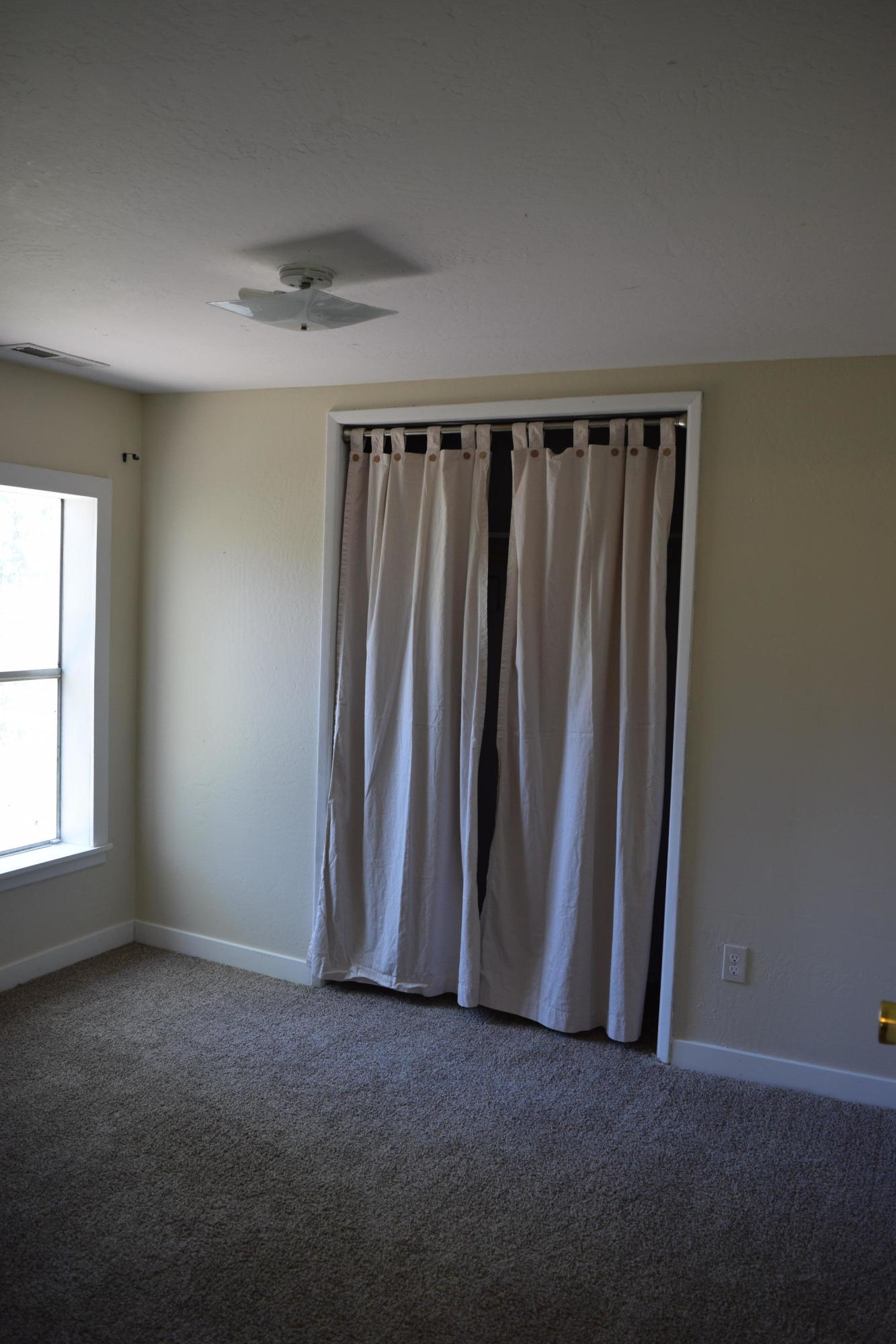 204 Wilson Road Central Point, OR 97502 - Photo 9 of 53 DSC_0773