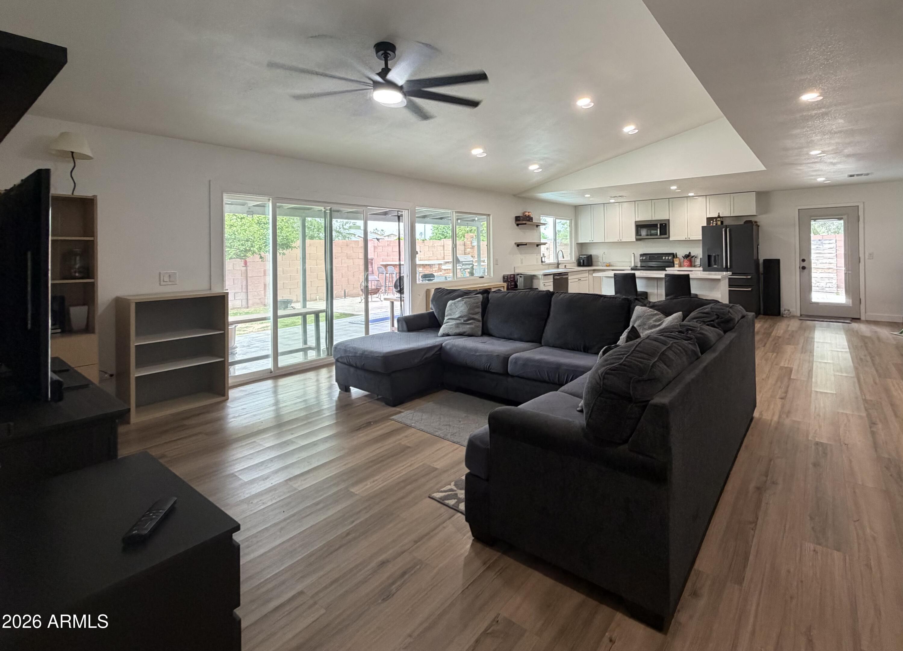 2250 East Kathleen Road Phoenix, AZ 85022 - Photo 2 of 32 IMG_4086