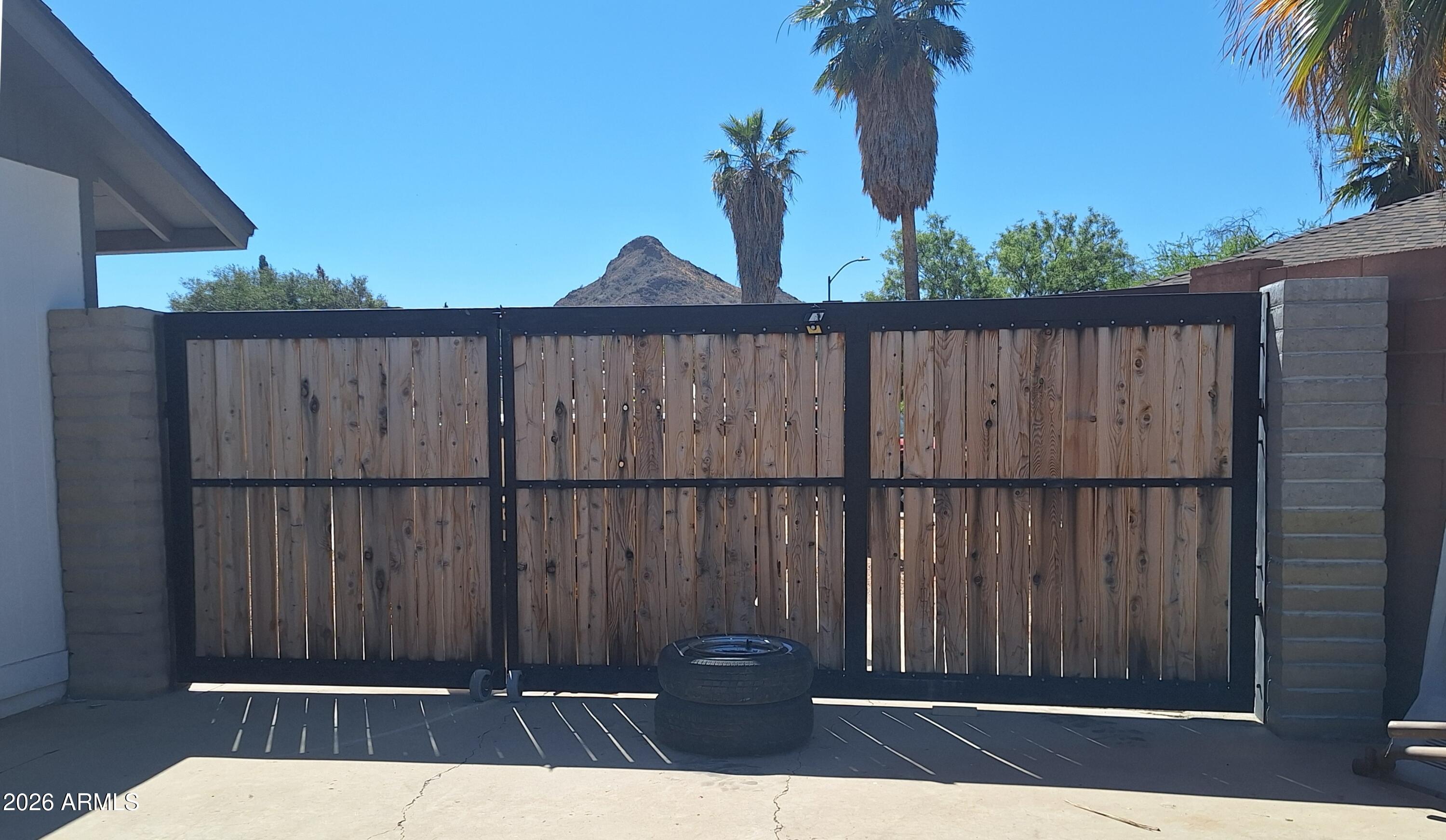 2250 East Kathleen Road Phoenix, AZ 85022 - Photo 24 of 32 20260407_gate