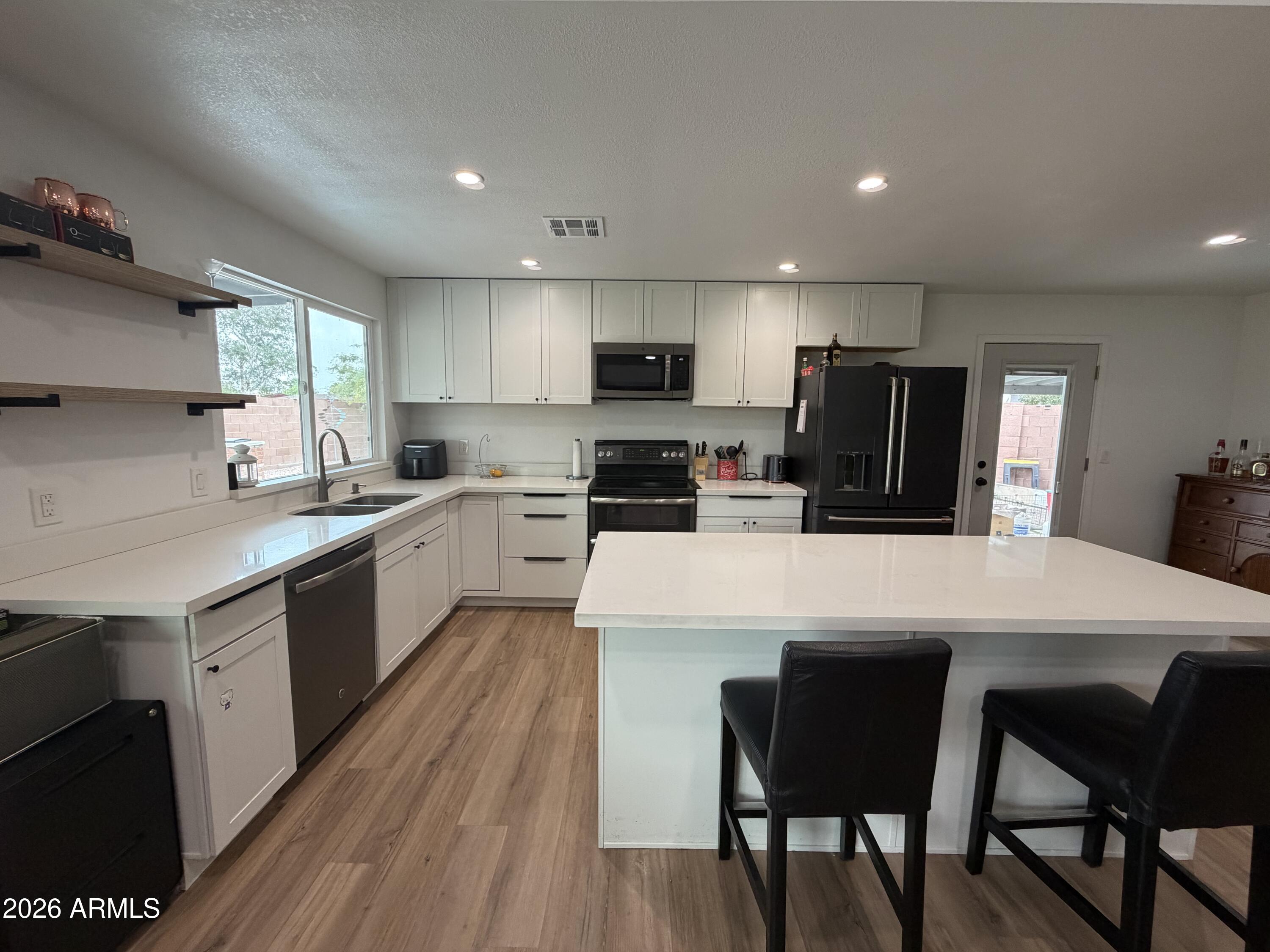 2250 East Kathleen Road Phoenix, AZ 85022 - Photo 4 of 32 IMG_4088