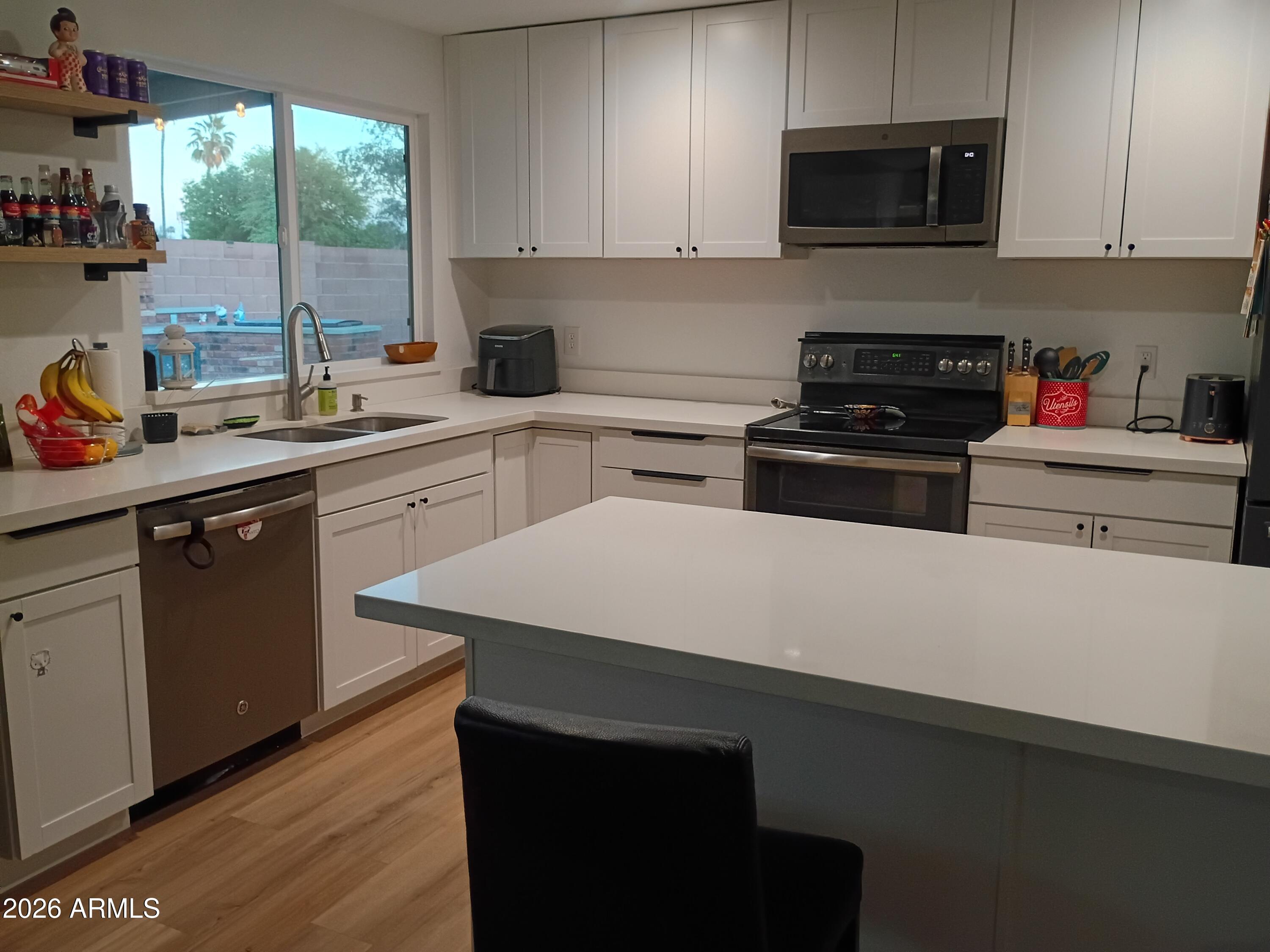 2250 East Kathleen Road Phoenix, AZ 85022 - Photo 5 of 32 IMG_20260327_183958360_HDR