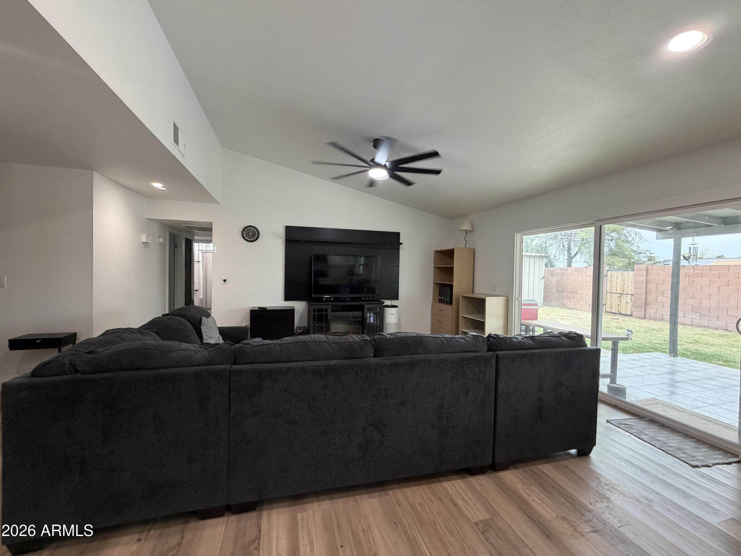 2250 East Kathleen Road Phoenix, AZ 85022 - Photo 6 of 32 IMG_4087