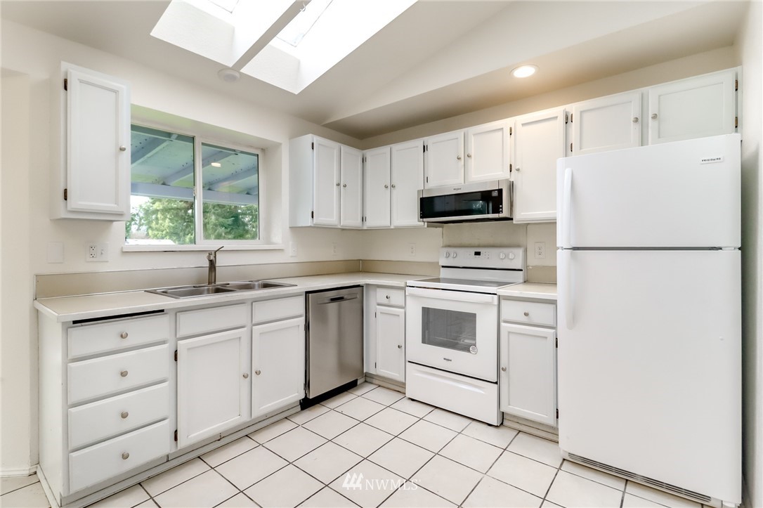 5049 Carpenter Road Southeast Olympia, WA 98513 - Photo 12 of 33 Gallery Image 12