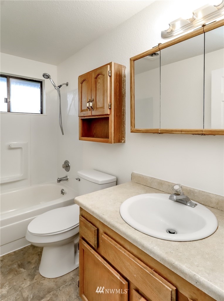 5049 Carpenter Road Southeast Olympia, WA 98513 - Photo 14 of 33 Gallery Image 14