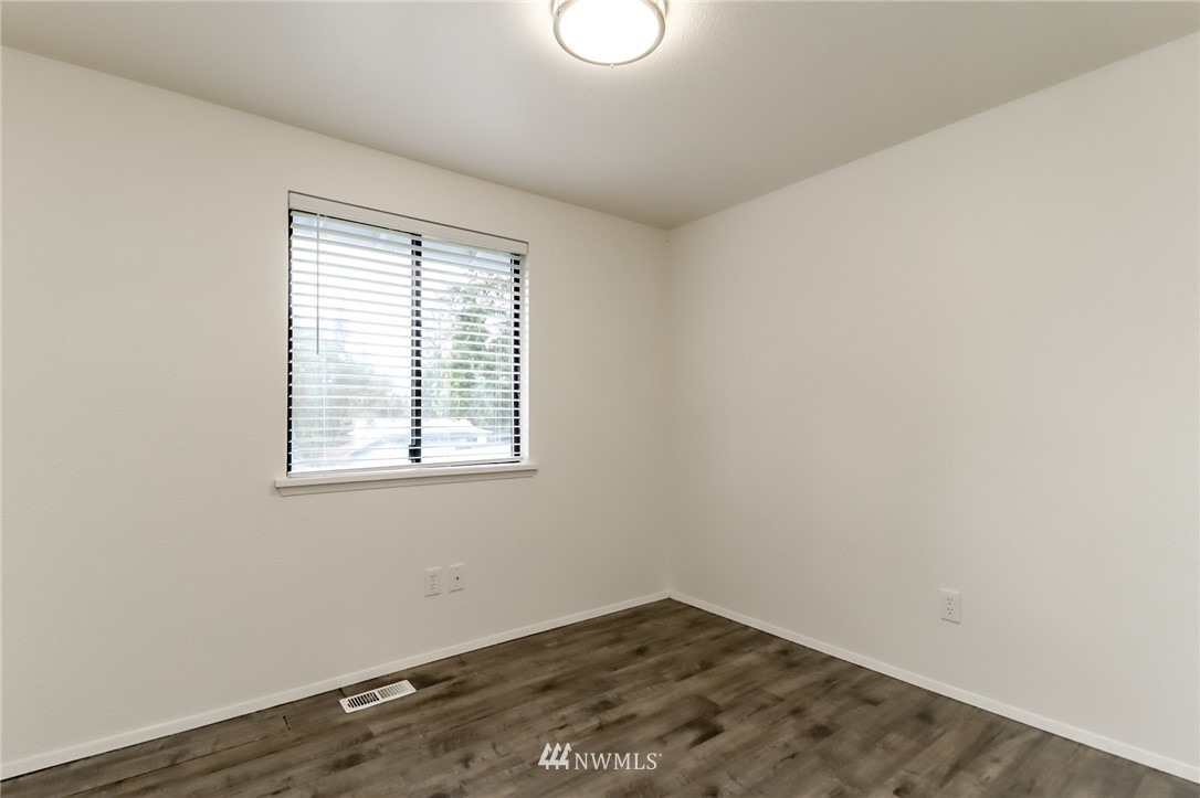 5049 Carpenter Road Southeast Olympia, WA 98513 - Photo 17 of 33 Gallery Image 17