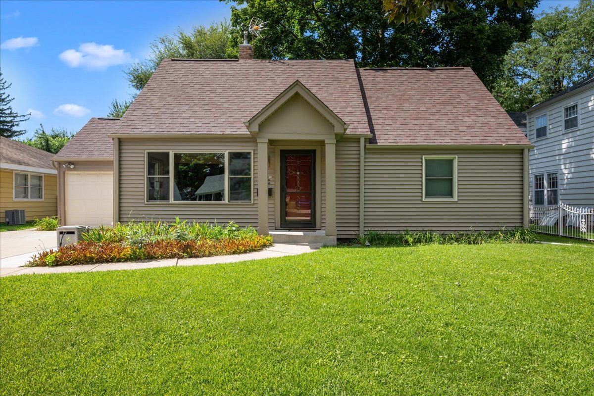 207 South Randall Road Aurora, IL 60506 - Photo 2 of 33 Gallery Image 2