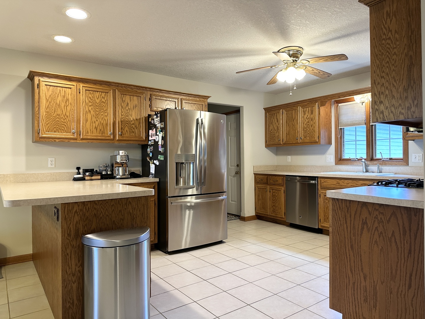 1602 Sun Ridge Drive Bourbonnais, IL 60914 - Photo 7 of 32