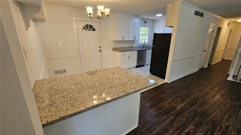 1231 Woodleigh Road Southwest Marietta, GA 30008 - Photo 7 of 20