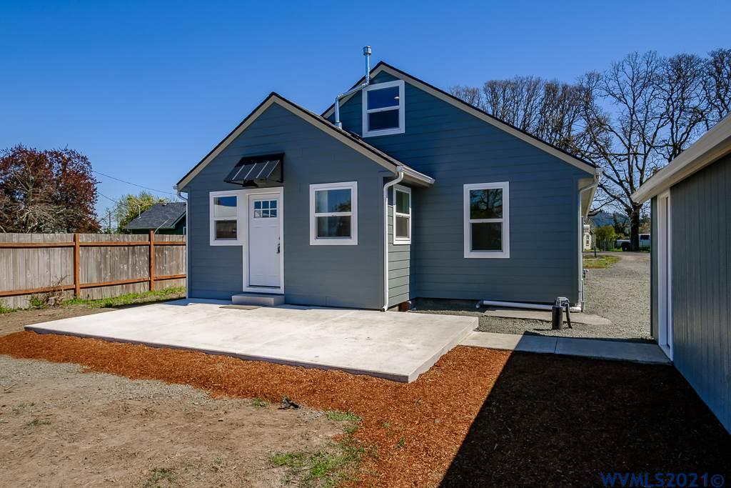 2120 Stoltz Hill Road Lebanon, OR 97355 - Photo 6 of 42 Gallery Image 6