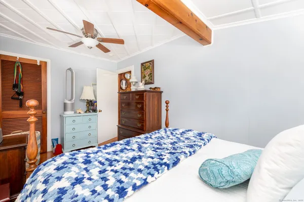 a bedroom with a bed and a flat tv screen