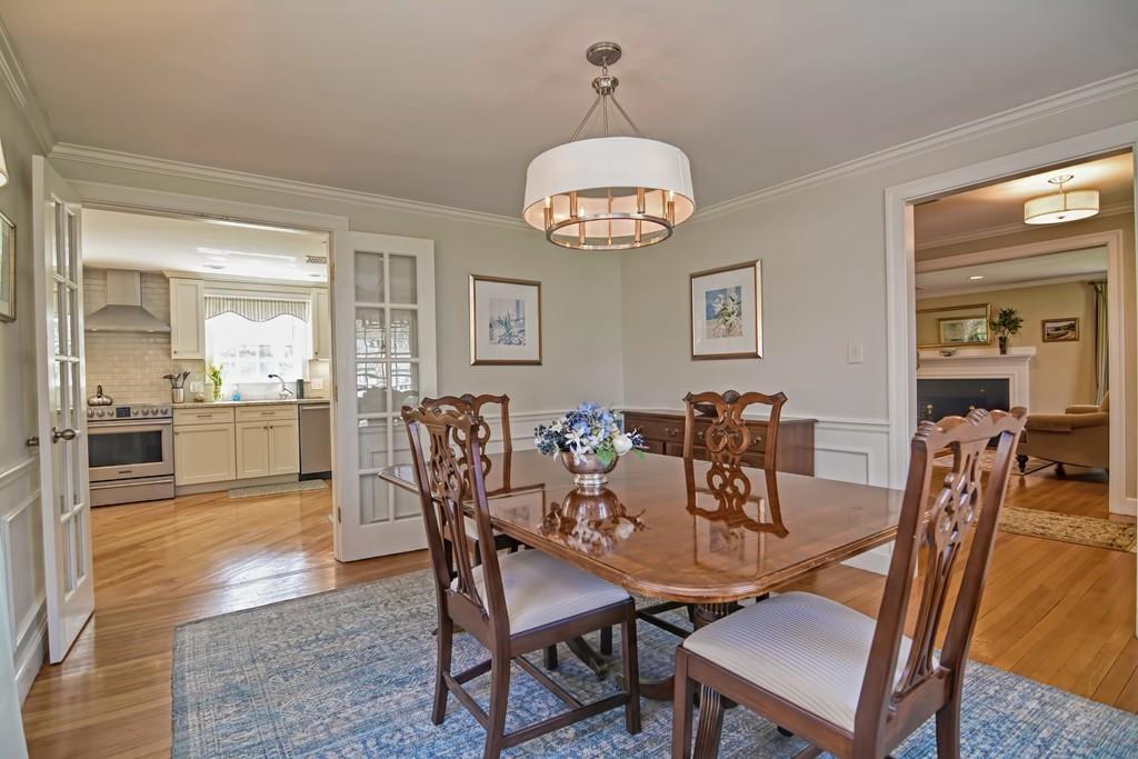 112 Bristol Road Wellesley, MA 02481 - Photo 4 of 30 Gallery Image 4