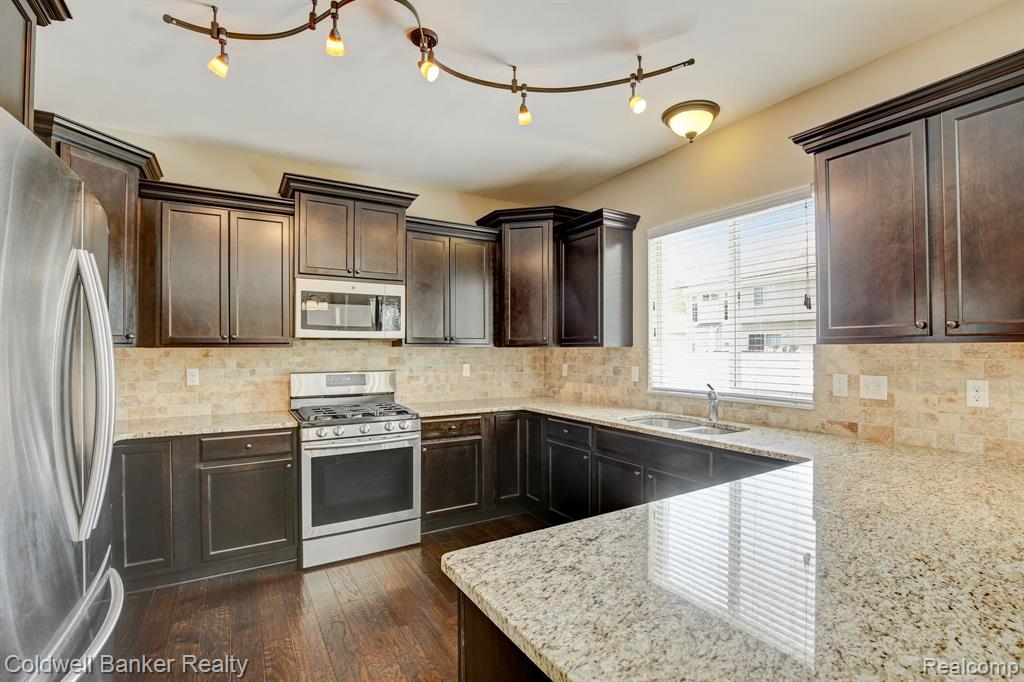 2933 Dearborn Avenue Rochester Hills, MI 48309 - Photo 9 of 26