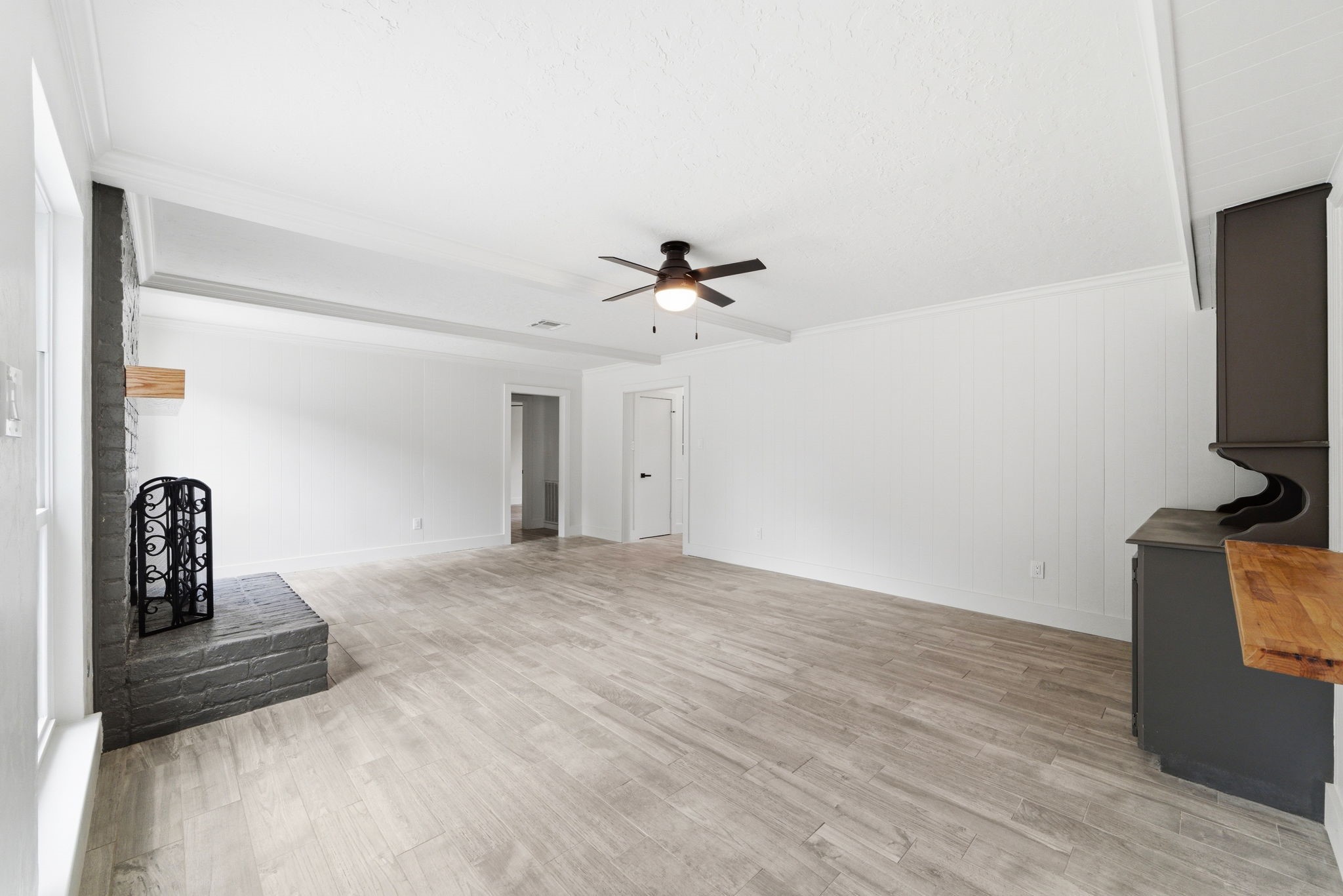 8131 Theisswood Road Spring, TX 77379 - Photo 14 of 31 Spacious living room