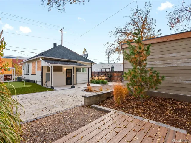 a view of a house with a backyard