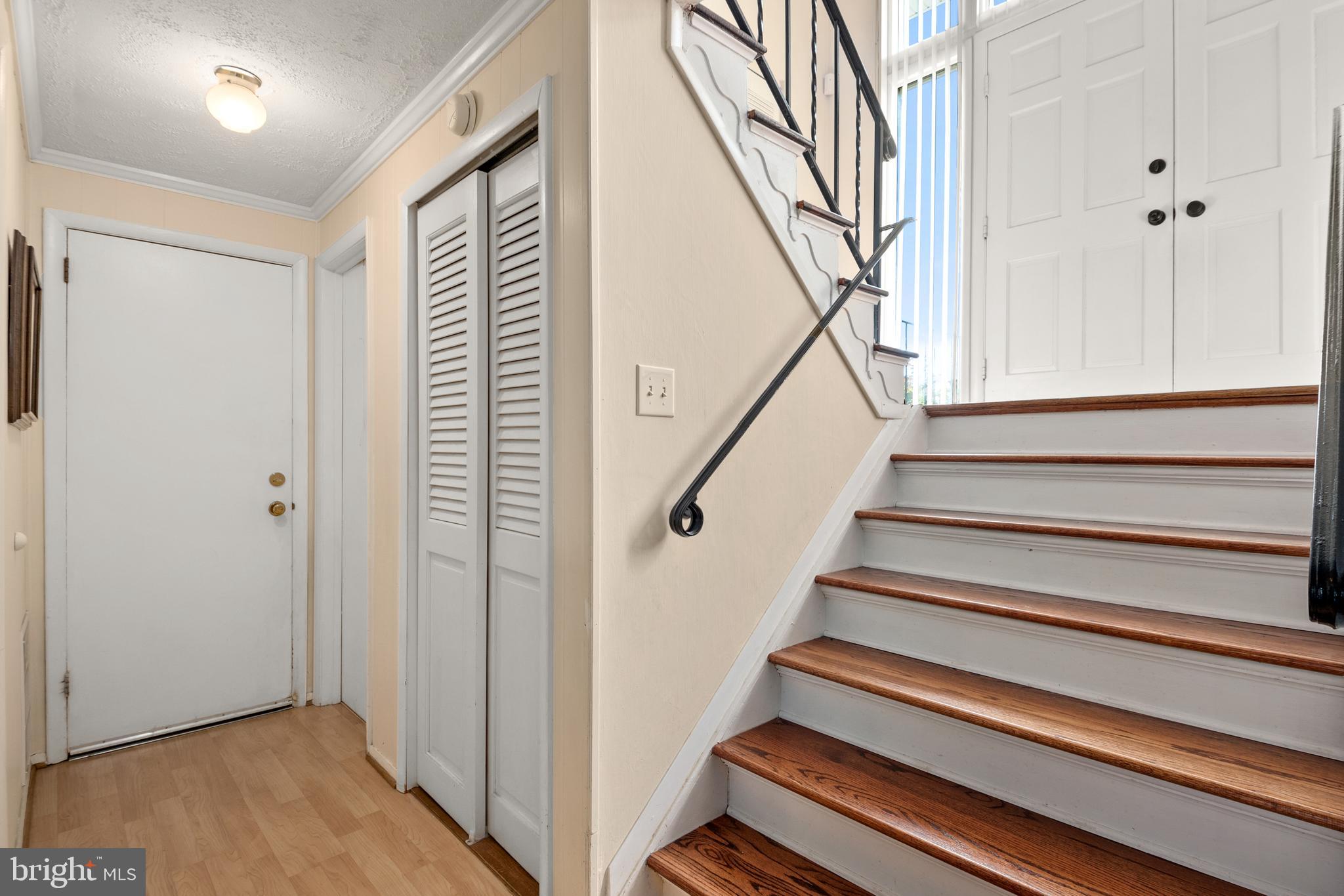 4214 High Ridge Road Haymarket, VA 20169 - Photo 37 of 55 Stairs to Lower Level