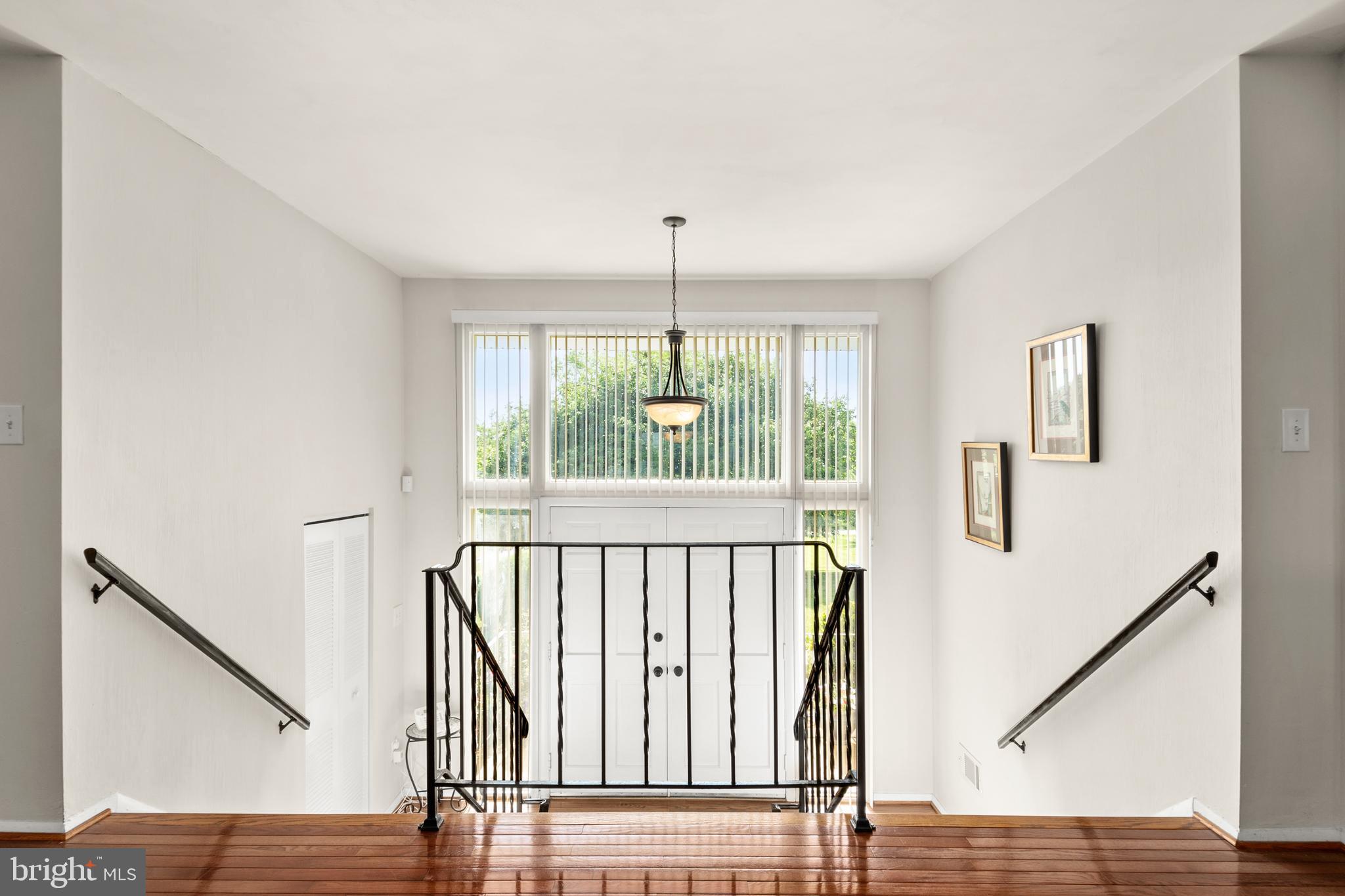 4214 High Ridge Road Haymarket, VA 20169 - Photo 6 of 55 Foyer