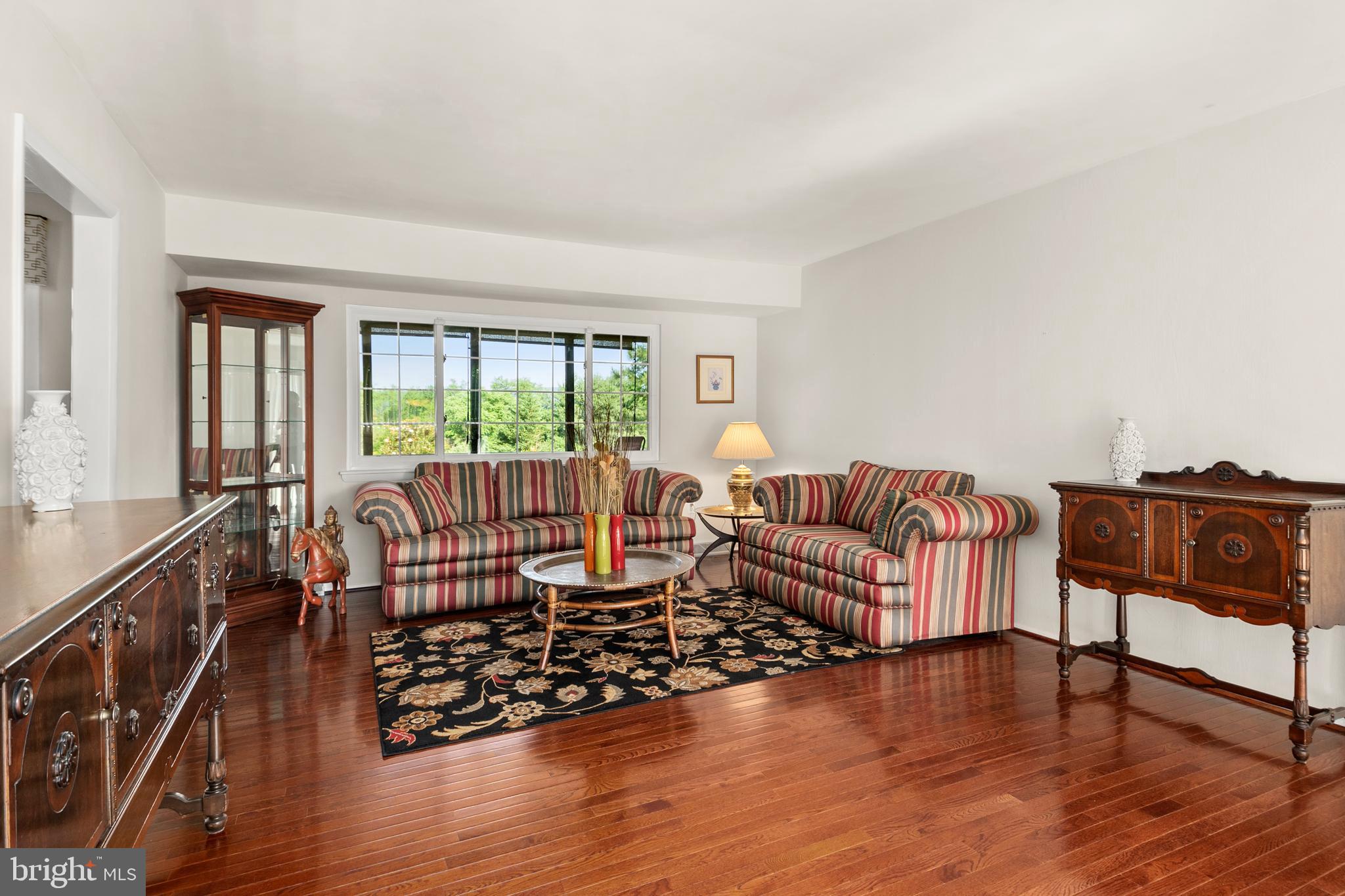 4214 High Ridge Road Haymarket, VA 20169 - Photo 8 of 55 Living Room