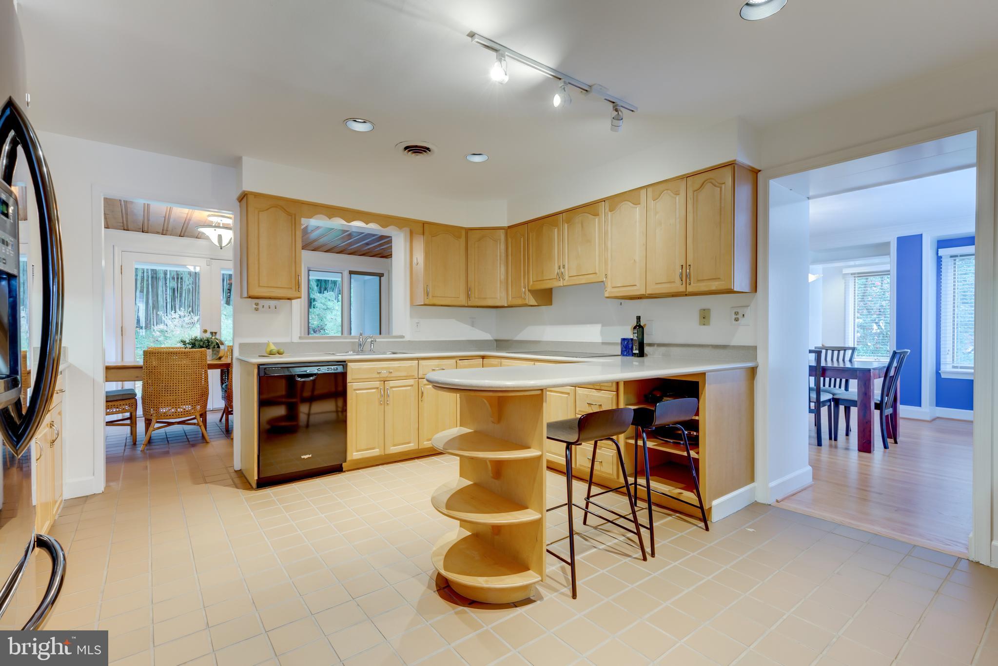 6524 East Halbert Road Bethesda, MD 20817 - Photo 16 of 68 Gallery Image 16