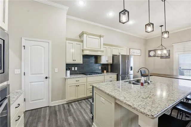 $625,000 | 5920 South National Drive, Parkville, MO 64152