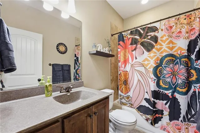 $625,000 | 5920 South National Drive, Parkville, MO 64152