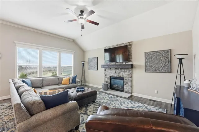 $625,000 | 5920 South National Drive, Parkville, MO 64152