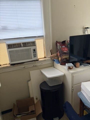 2513 Hazard Street Houston, TX 77019 - Photo 9 of 18 a utility room with dryer and washer