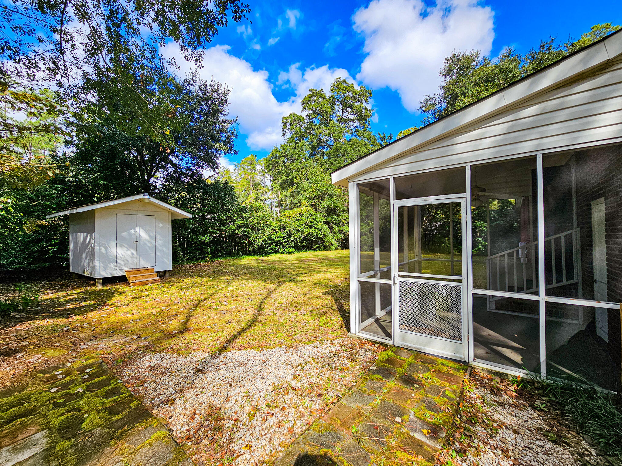 208 Holly Road Walterboro, SC 29488 - Photo 6 of 49 20251030_120418