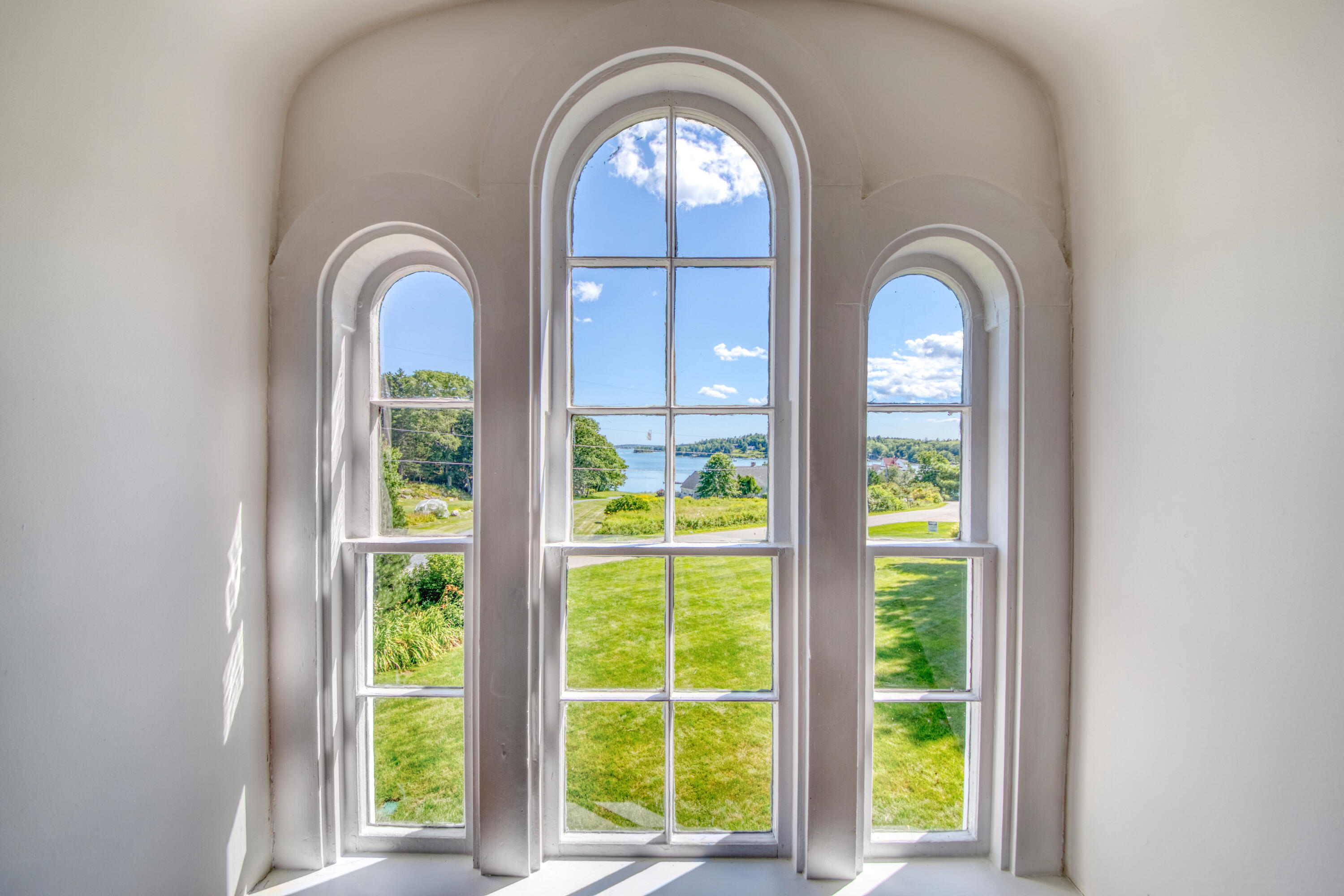 93 Isle Of Springs Road Boothbay, ME 04537 - Photo 28 of 41 30 Murphy bed room window detail