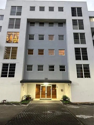 $2,700 | 210 Southwest 11th Street, Unit 609, Miami, FL 33130