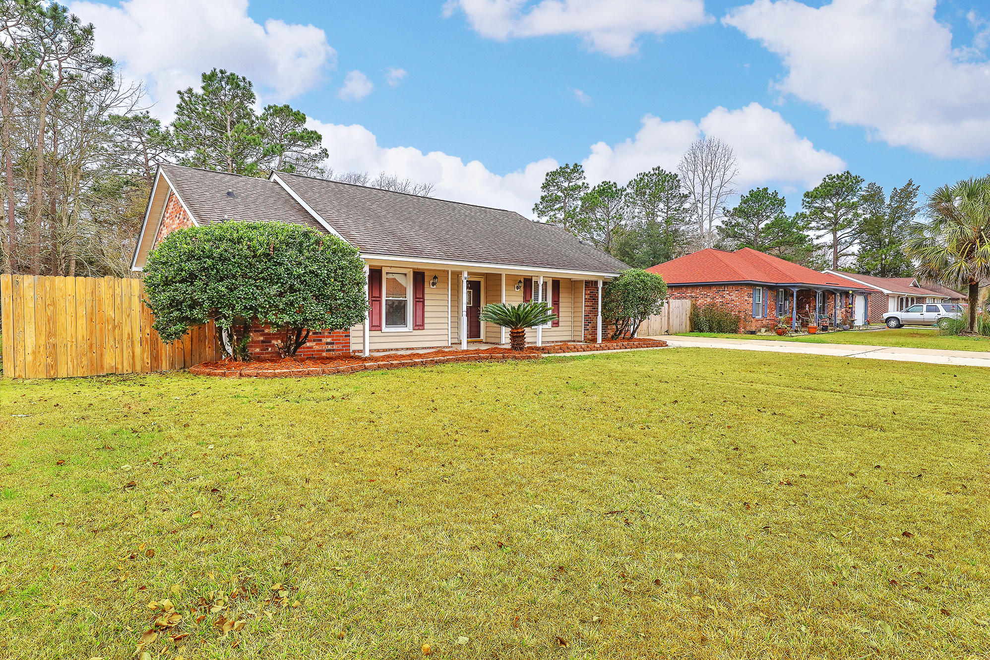 212 Longleaf Road Summerville, SC 29486 - Photo 2 of 33 IMG_0551_2_3