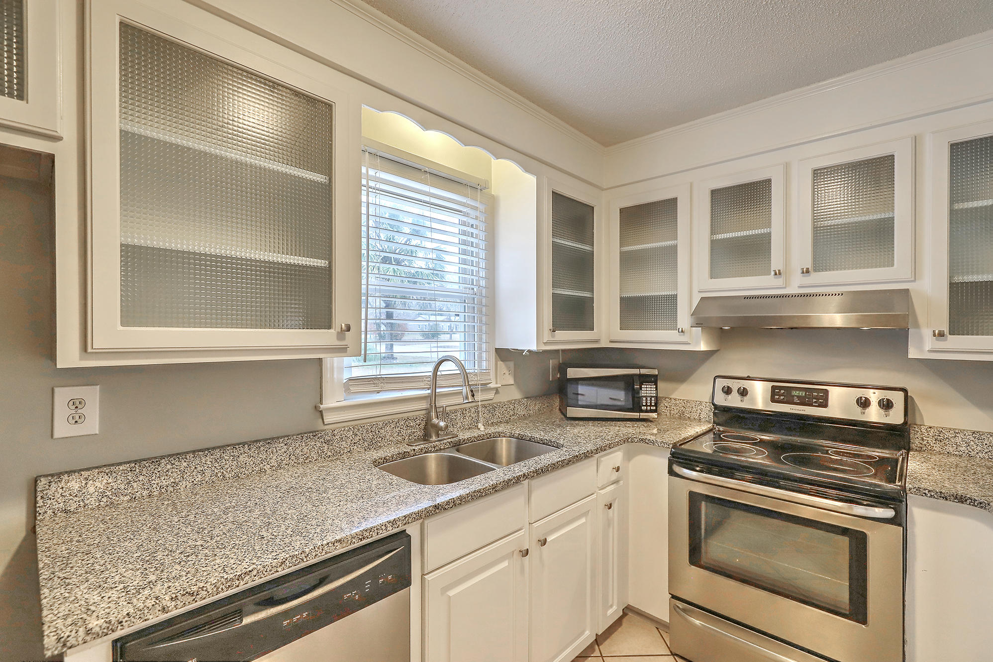 212 Longleaf Road Summerville, SC 29486 - Photo 12 of 33 IMG_0587_8_9