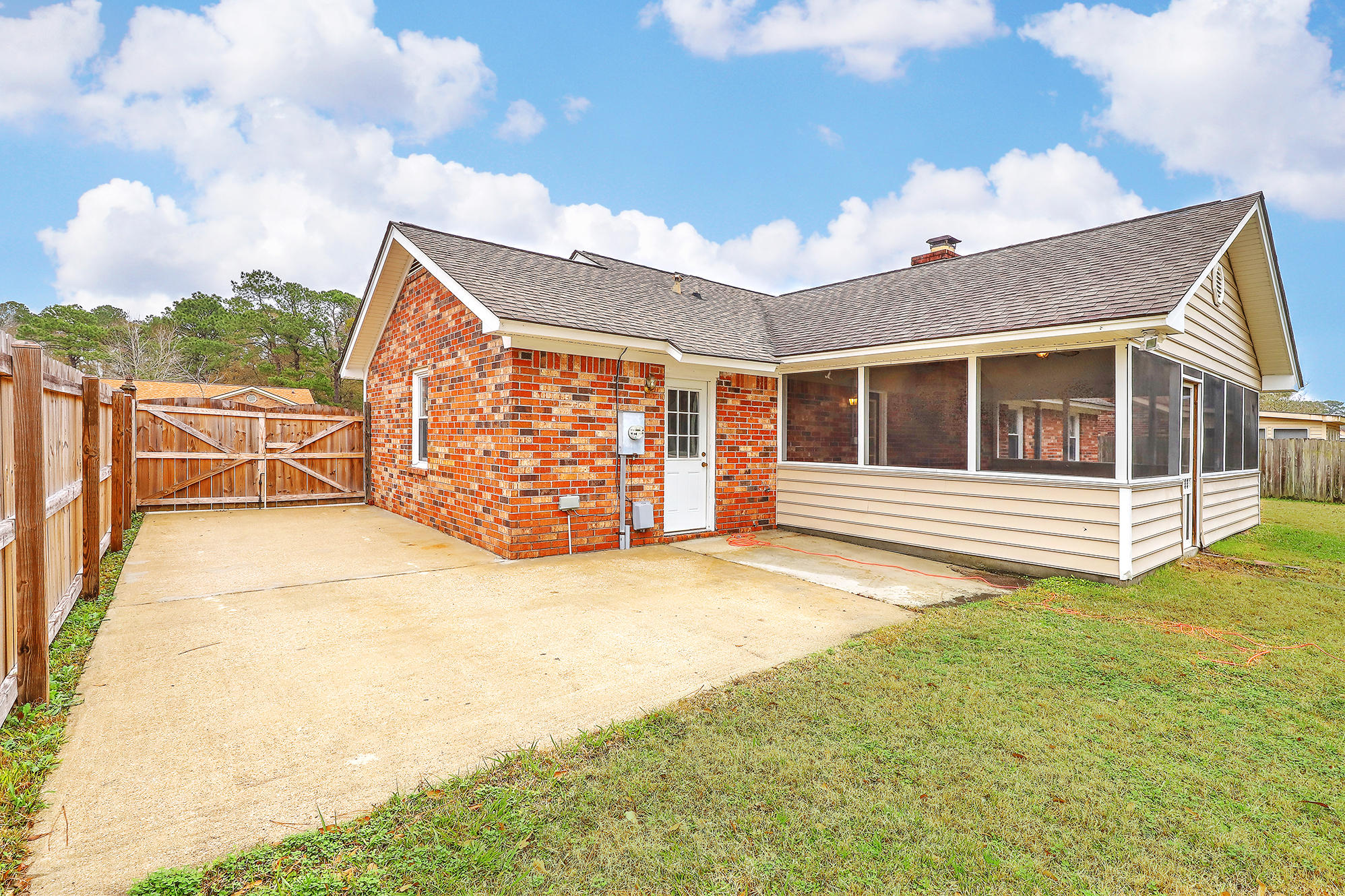 212 Longleaf Road Summerville, SC 29486 - Photo 30 of 33 IMG_0653_4_5