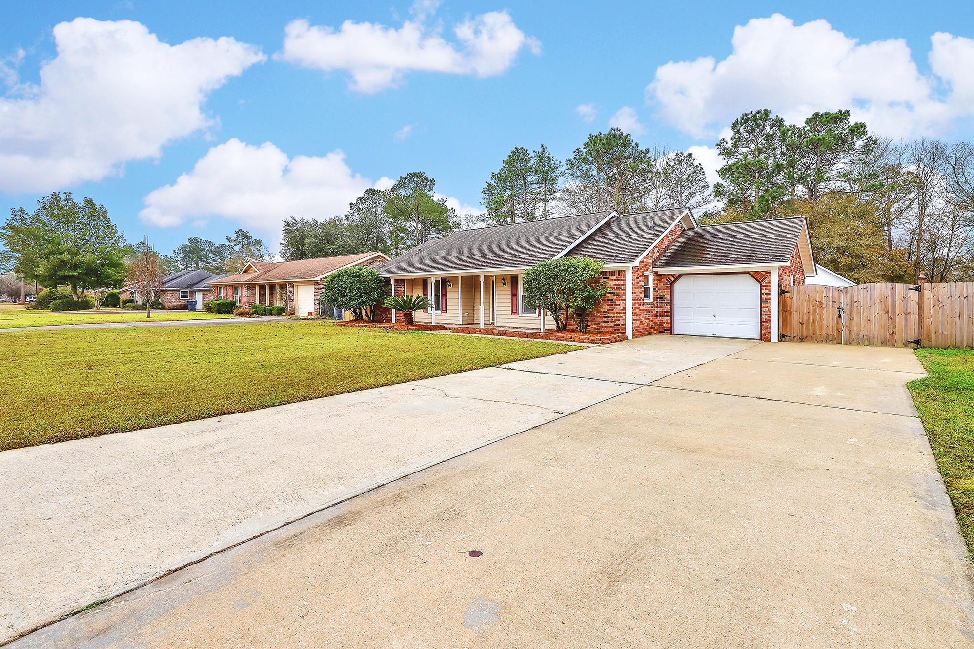 212 Longleaf Road Summerville, SC 29486 - Photo 4 of 33 IMG_0554_5_6