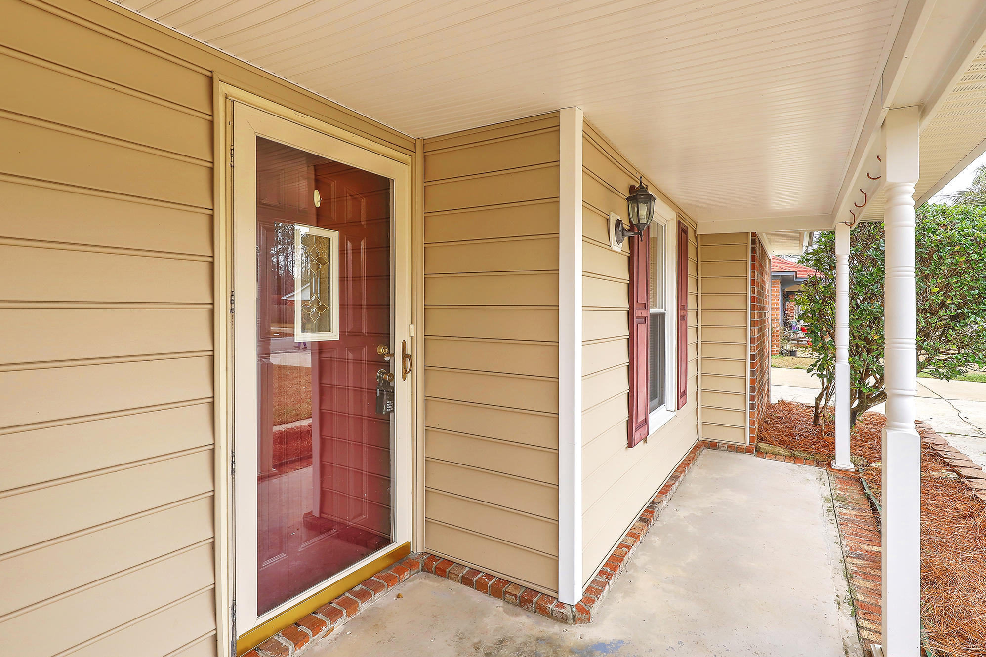 212 Longleaf Road Summerville, SC 29486 - Photo 5 of 33 IMG_0563_4_5